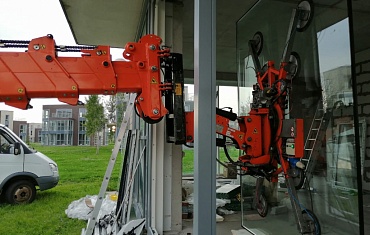 монтаж стеклопакетов с помощью дополнительного оборудования